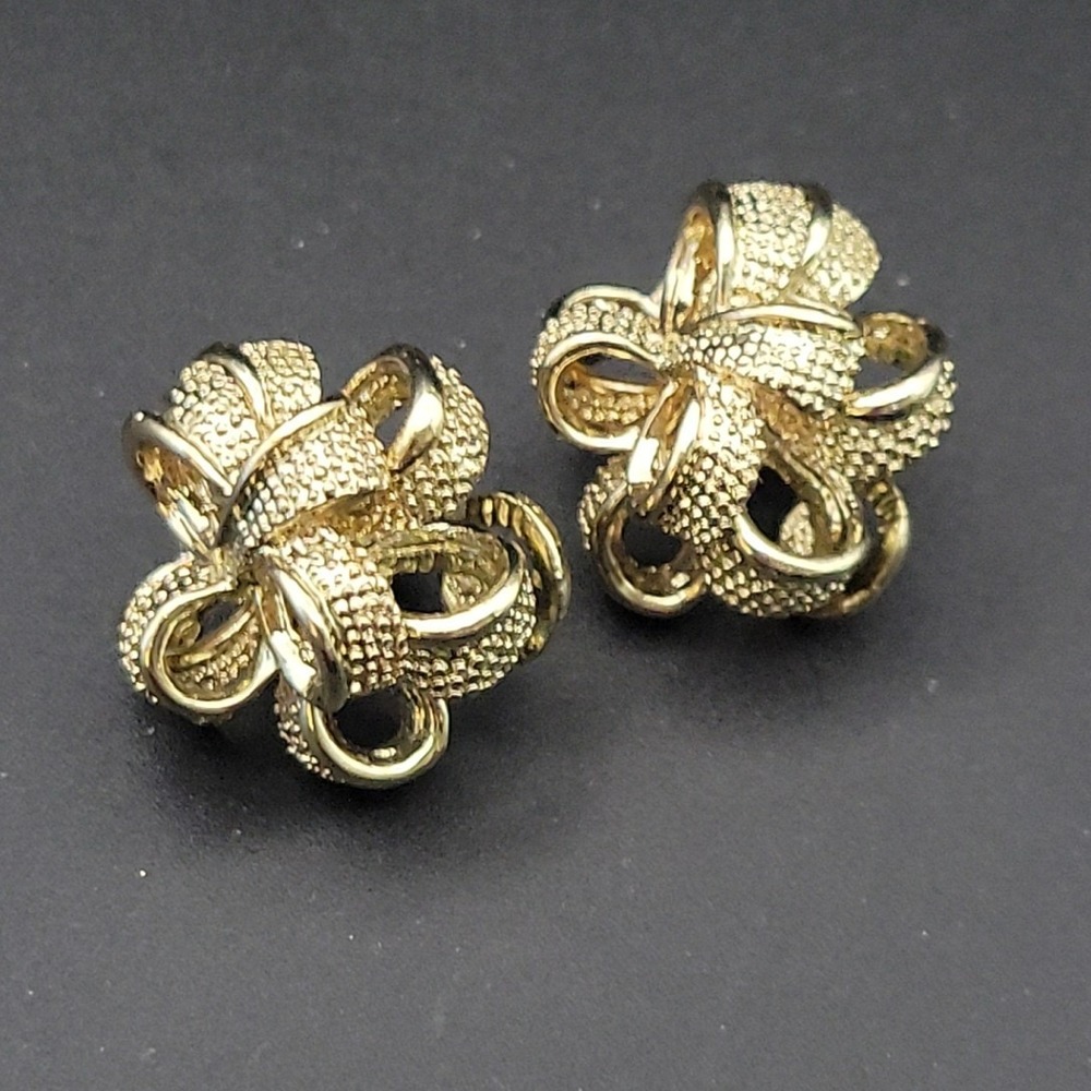 Napier Vintage Gold Tone Textured Bow Knot Clip On Earrings 0.75"